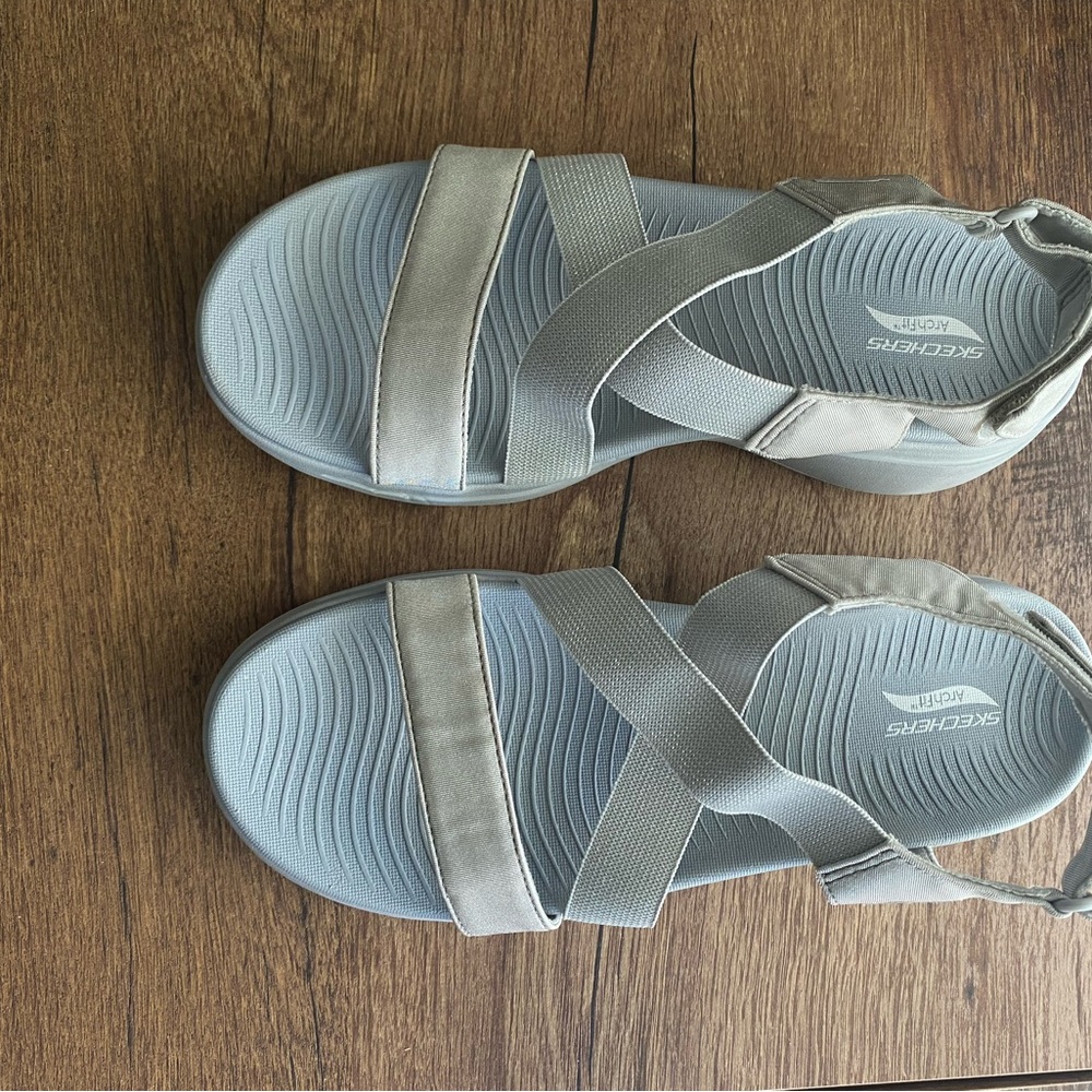 Skechers Women's Light Gray Sandals